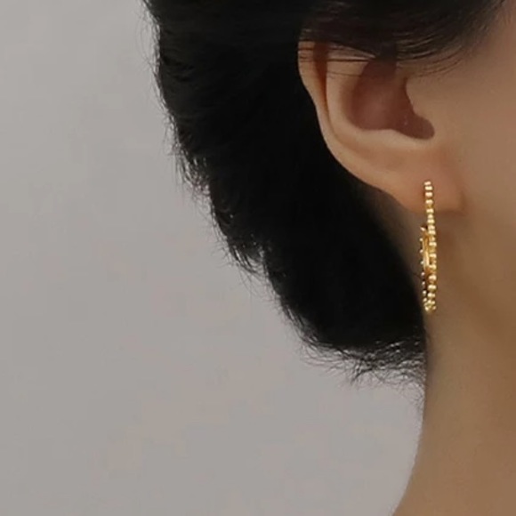 Sharp Poppy Hoops - Picture 3 of 6